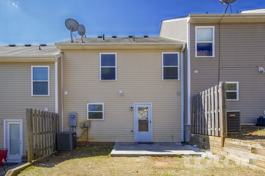 Building Photo - 1436 Little Creek Dr