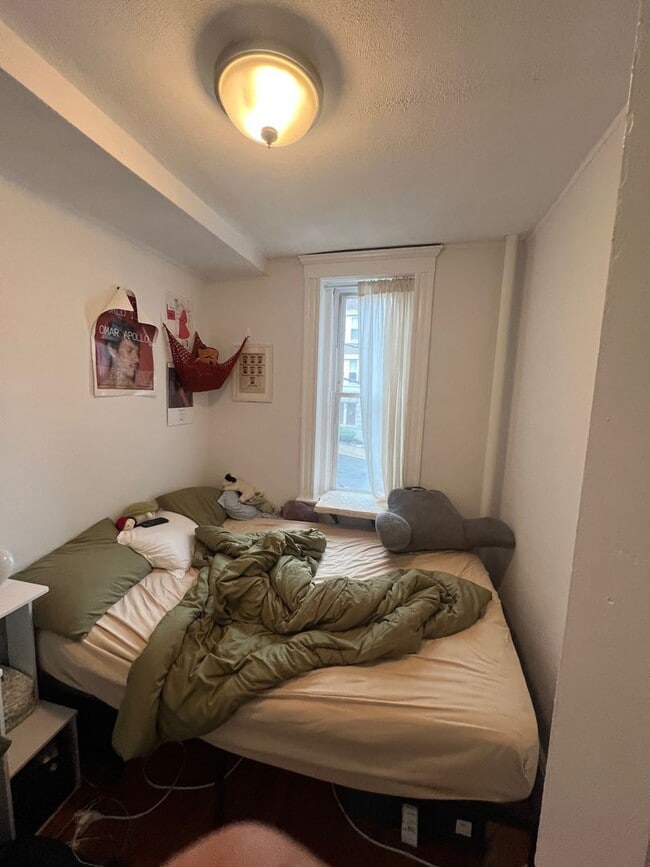 Building Photo - Don't miss out on this amazing deal!