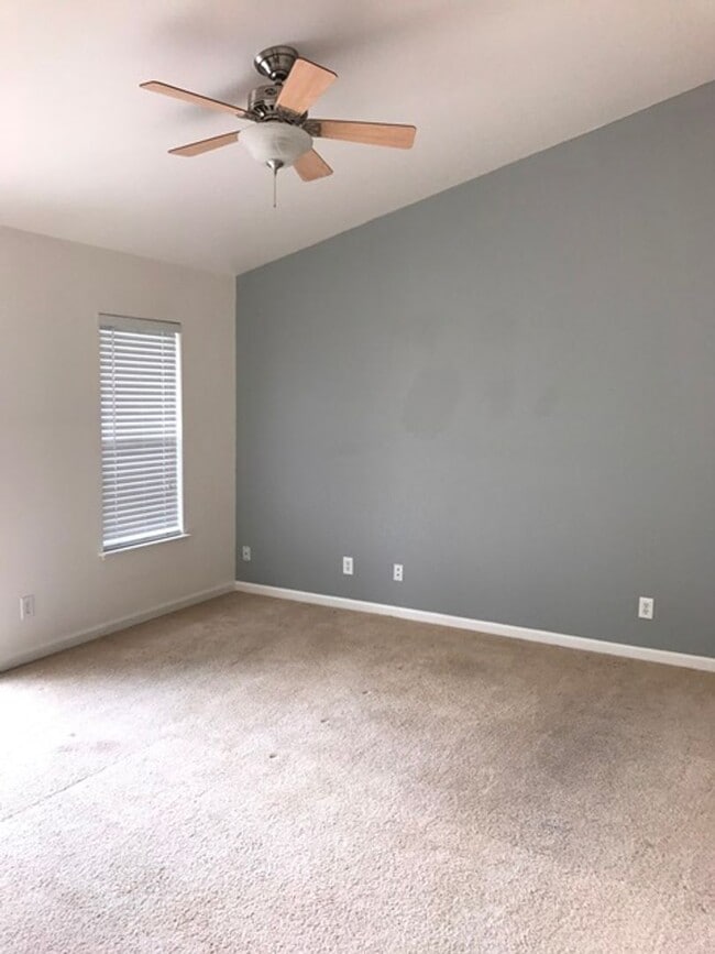 Building Photo - Nice house