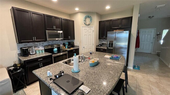 Building Photo - 6917 Holly Heath Dr