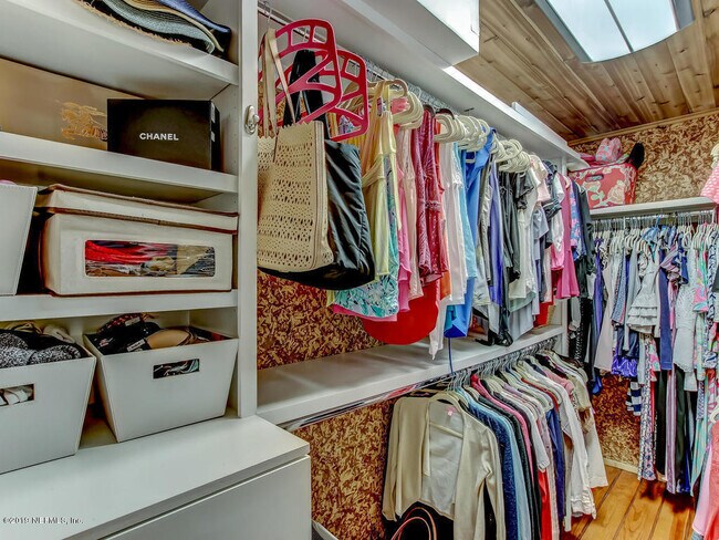 Building Photo - 88 Oakwood Rd