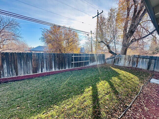 Building Photo - Charming Three Bedroom in Old Northwest Reno - Sewer & Trash Included! Available NOW!