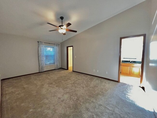 Building Photo - 320 Columbus Cir