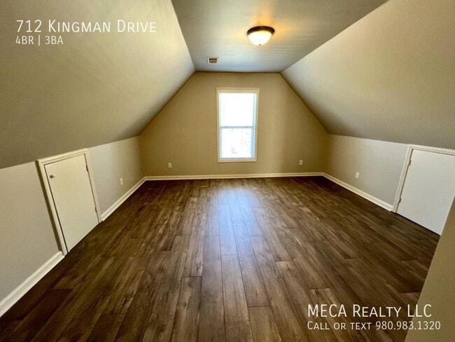 Building Photo - 712 Kingman Dr