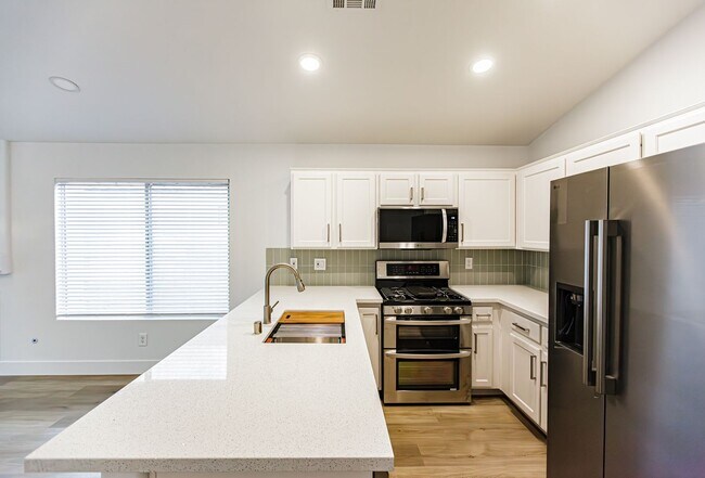 Building Photo - Stunning 3-bedroom One Story Home