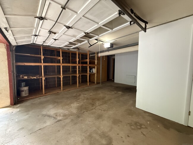 Building Photo - 1105 Waterbury Rd