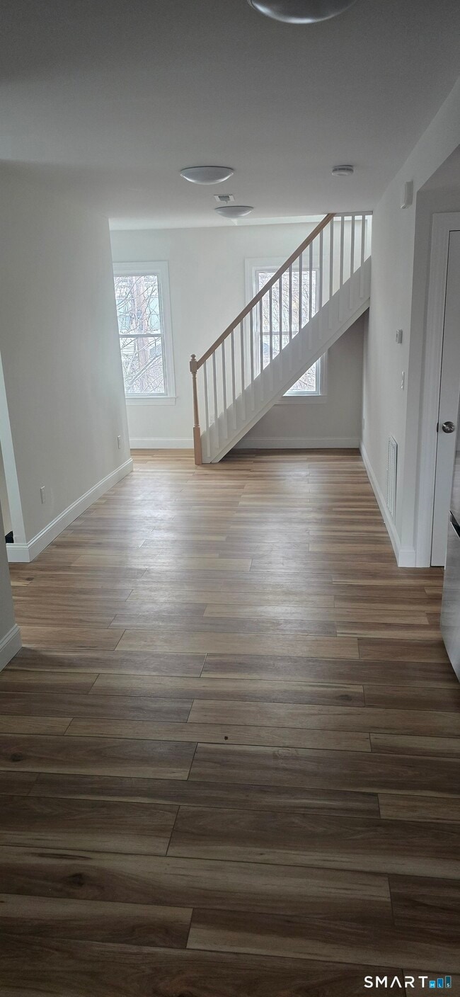 Building Photo - 530 Jane St