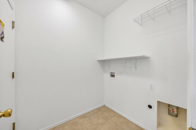 Building Photo - 9259 Crystal Falls Way