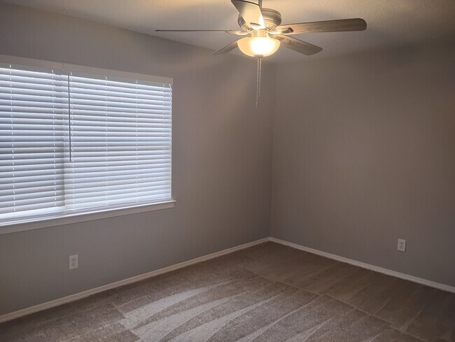 Building Photo - 5564 Springer Ct