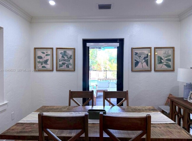 Building Photo - 5827 SW 29th St