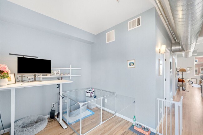 Building Photo - 2BD, 2BA Corner Unit Condo in Lowry