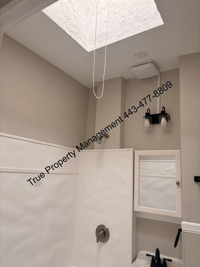 Building Photo - Spacious 3BR Home with Washer & Dryer, Backyard & Basement – $1,500/Month