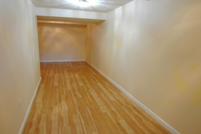 Building Photo - 68 Georgetown Dr