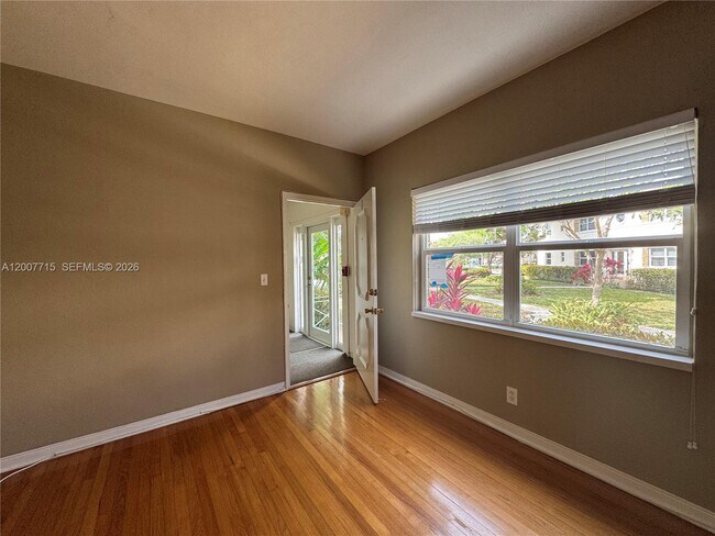 Building Photo - 725 NE 91st St