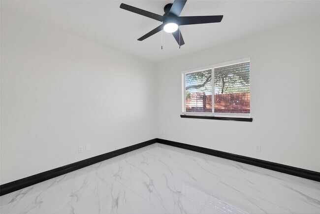 Building Photo - 10703 White Bridge Ln