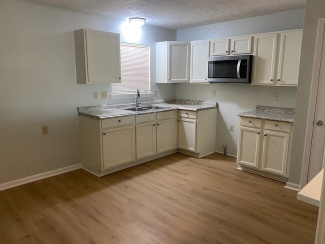 Building Photo - 7813 Pruitt Dr