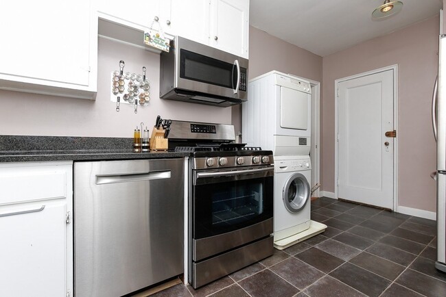 Building Photo - 341 Tappan St