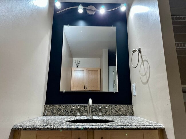 Building Photo - Two Story Condo in Downtown Bellevue