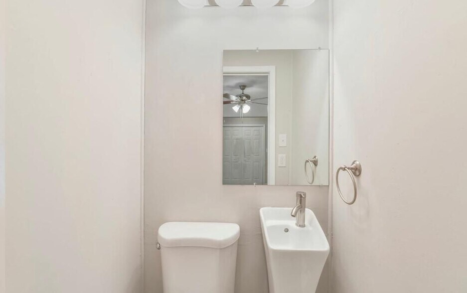 Building Photo - 1841 Haines St