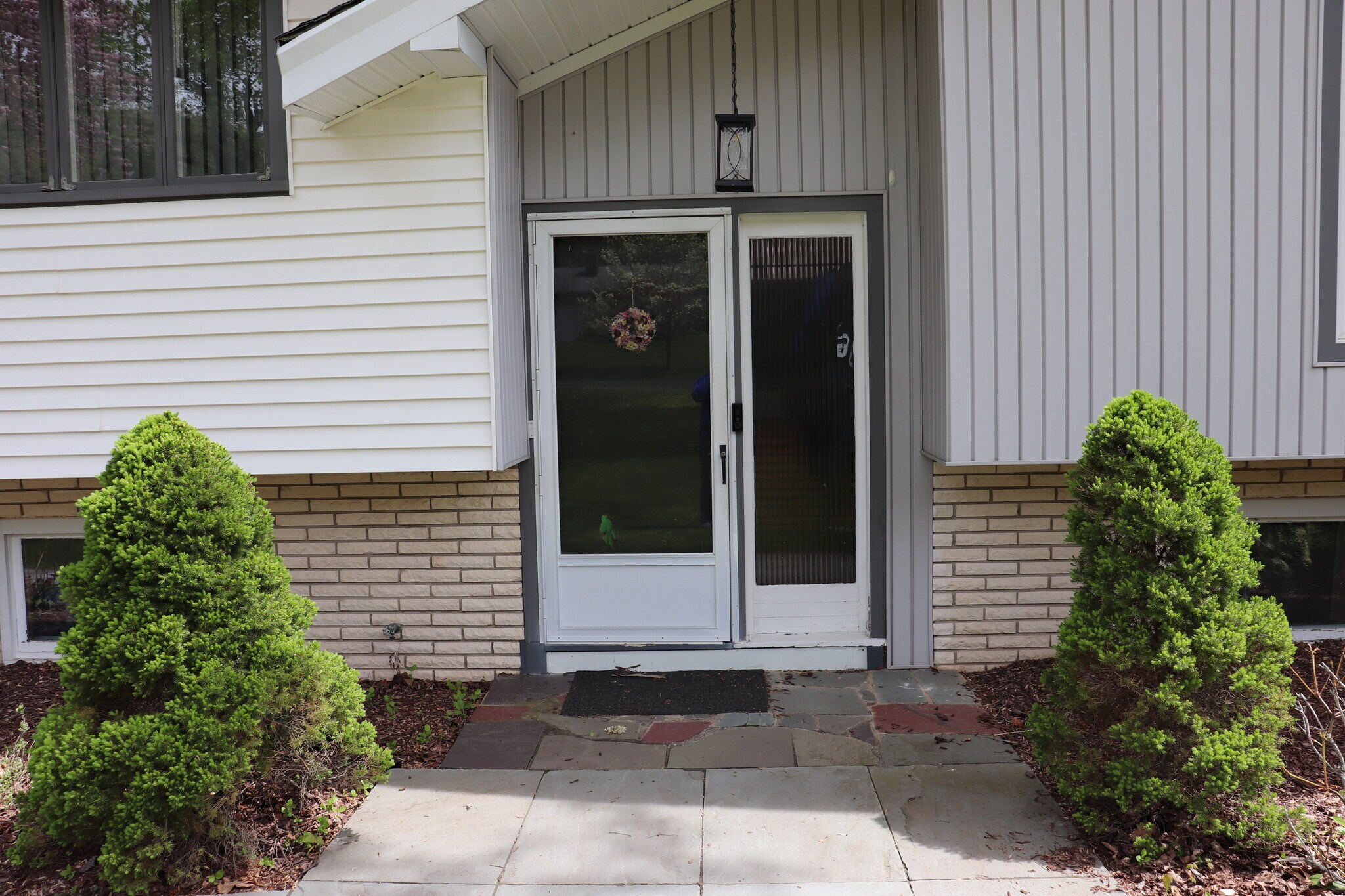 Building Photo - 442 Surrey Ln