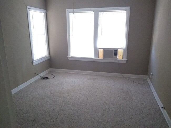 Building Photo - Fully Furnished 2-bed, 1-bath home