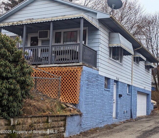 Primary Photo - 414 Orchard St
