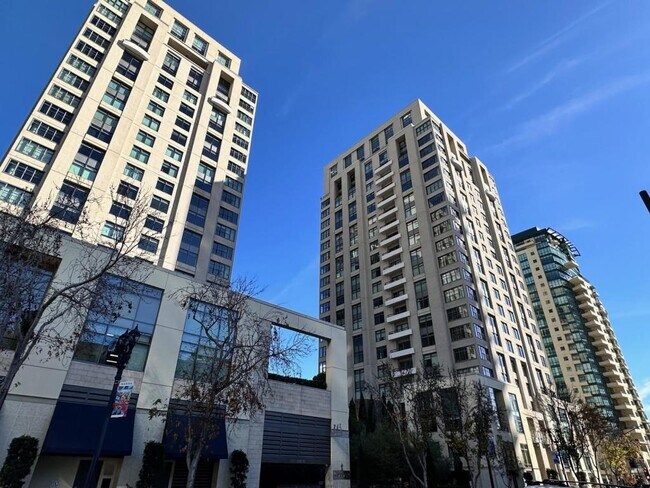 Building Photo - 645 Front St