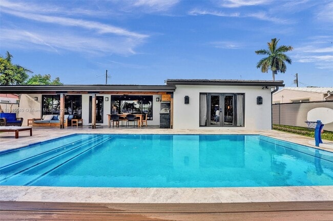 Building Photo - 1021 Guava Isle