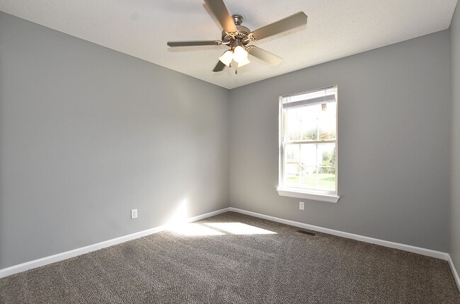 Building Photo - Three Bedroom House in Platte City