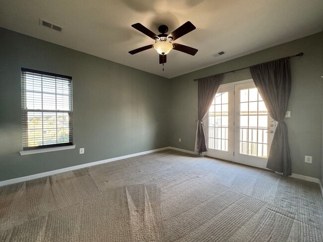 Building Photo - Gorgeous 2 Bed 2 Bath End-Unit Townhome In...