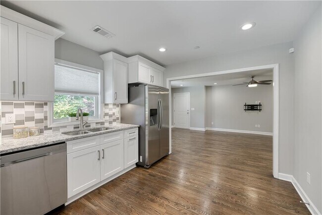 Building Photo - 2997 Whispering Hills Ct