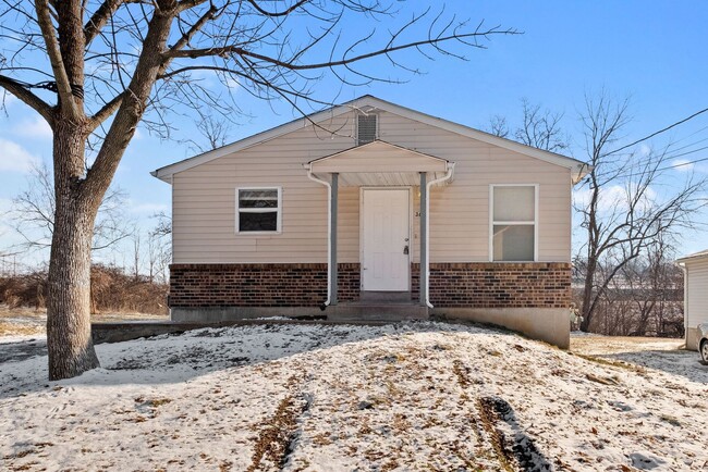 Building Photo - 3 Bedroom 1 Bath home, full basement, with...