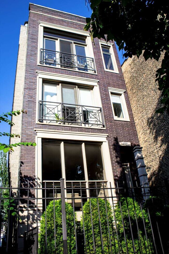 Primary Photo - 1022 N Marshfield Ave
