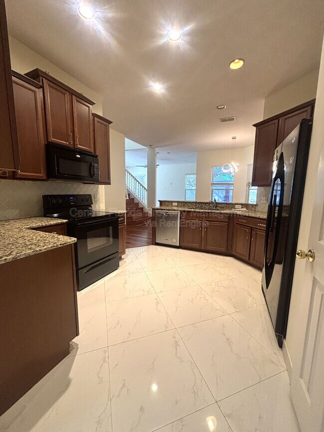 Building Photo - 902 Hire Cir