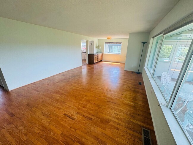 Building Photo - 3 bed/2 Bath, Spacious Home in Mount Verno...
