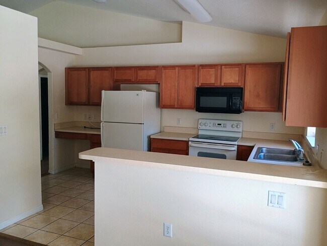 Building Photo - Very Nice 3-Bedroom, 2-Bath Home in a grea...