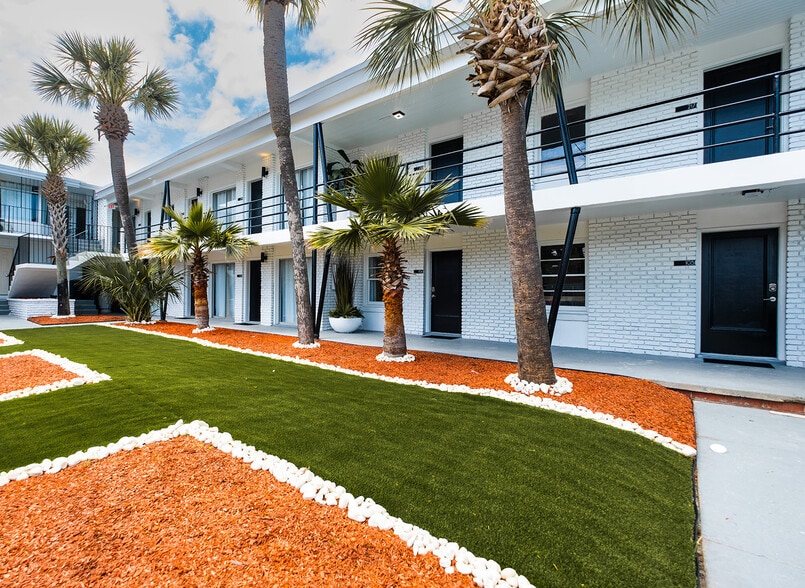 Building Photo - 300 10th Ave N