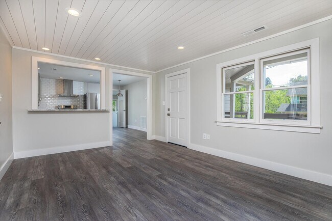 Building Photo - Fantastic 1930s Cottage - Renovated Top to Bottom