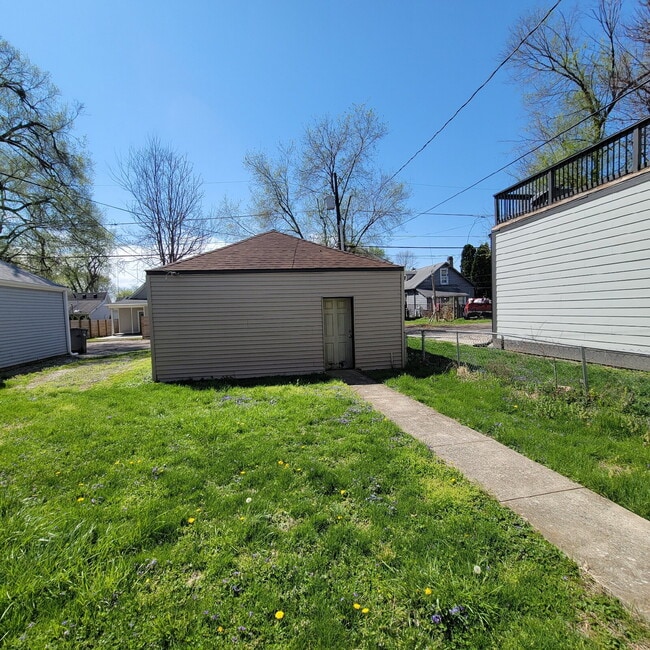 Building Photo - Bike to Dowtown/Fountain Sq.