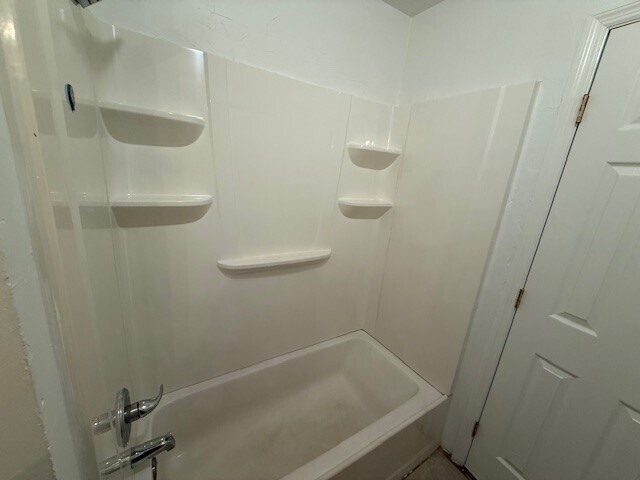 Tub - 3961 SE 18th Ave