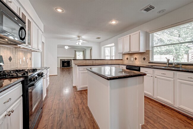 Building Photo - 22926 Rainbow Bend Ln