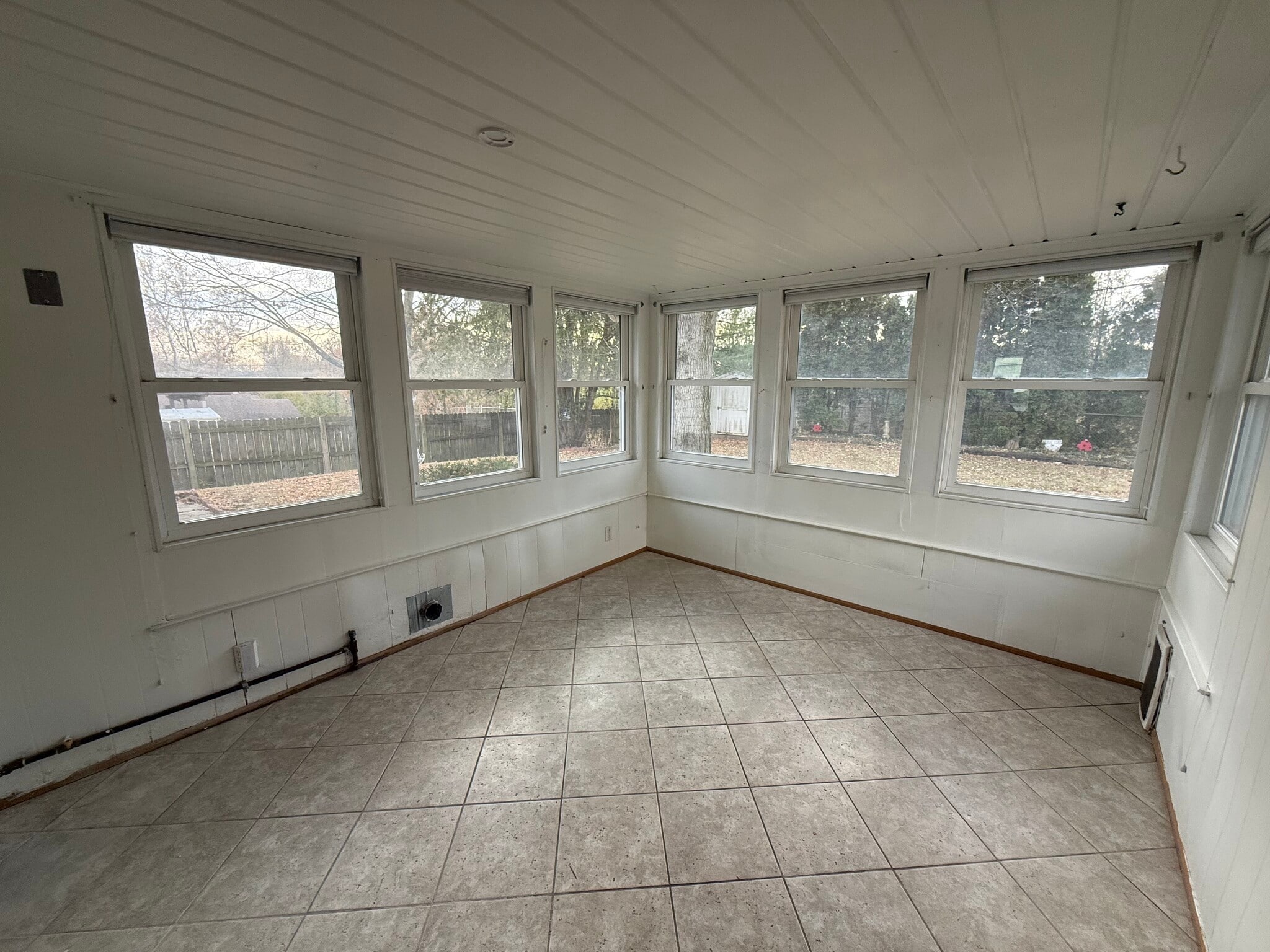 Building Photo - 522 Skylark Dr