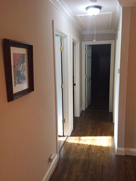 Hallway - 4922 Baylor Dr