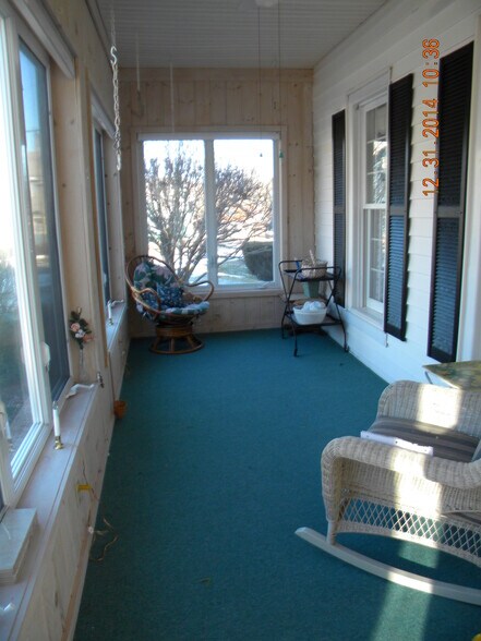 Building Photo - 146 Lake George Ave