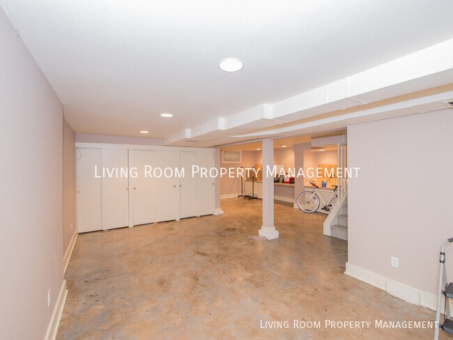 Building Photo - 3023 NE 44th Ave