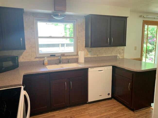 Building Photo - Renovated 3 Bedroom Single Family Home