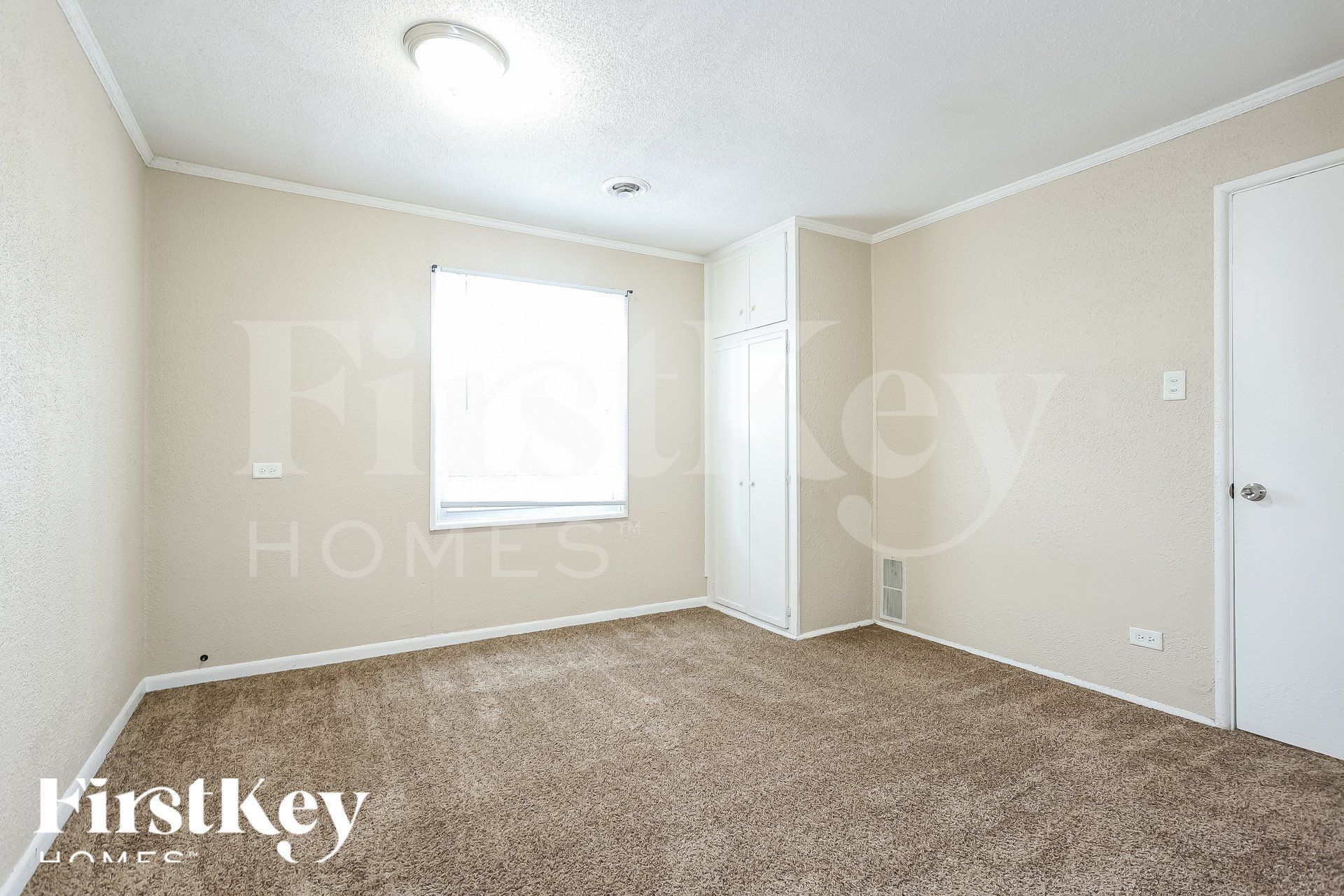 Building Photo - 374 Oswego St