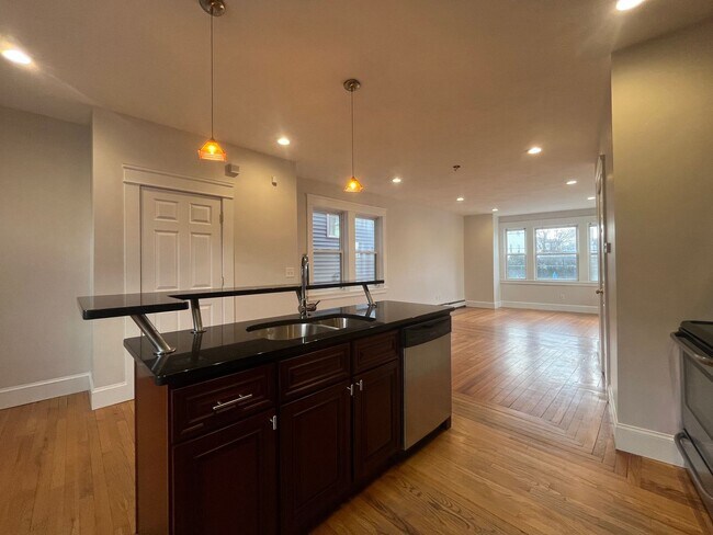 Building Photo - 98 Knight St