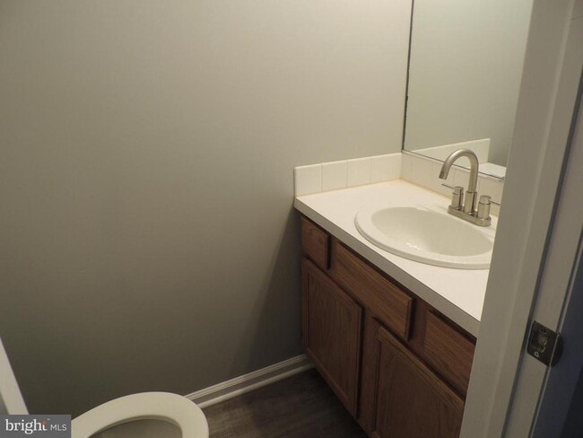 Building Photo - 404 Pinebrooke Cir