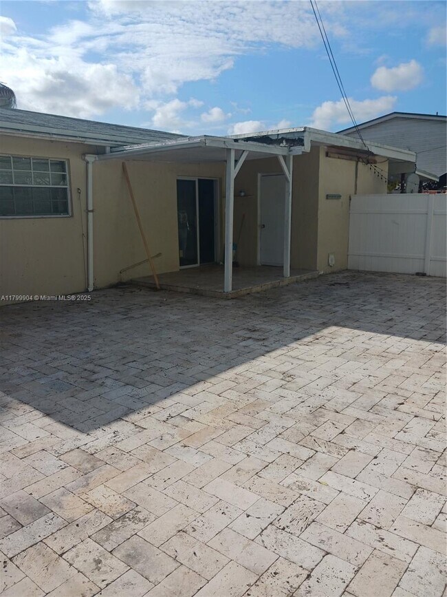 Building Photo - 1820 N 59th Ave